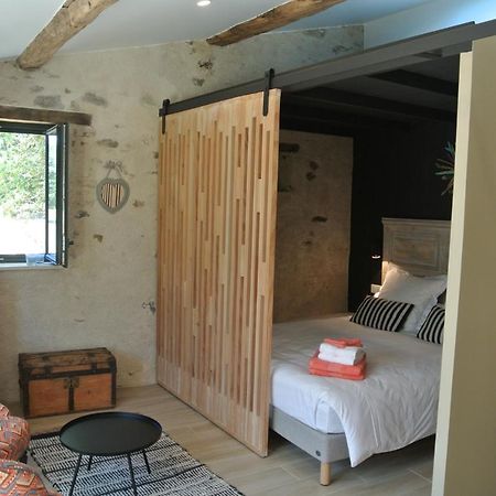 Bed and Breakfast Les Epis Du Vent Adilly Exterior foto
