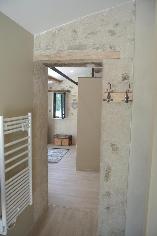 Bed and Breakfast Les Epis Du Vent Adilly Exterior foto