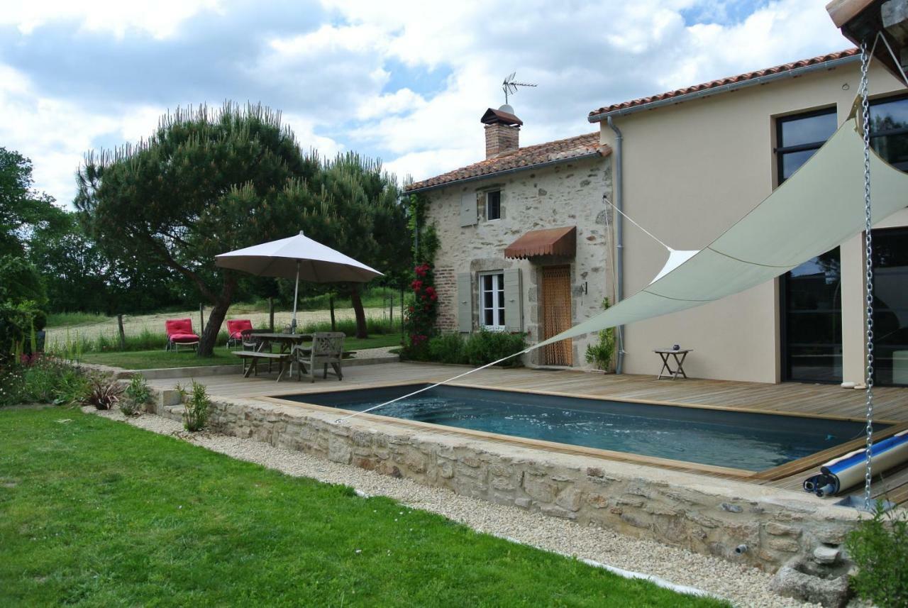 Bed and Breakfast Les Epis Du Vent Adilly Exterior foto