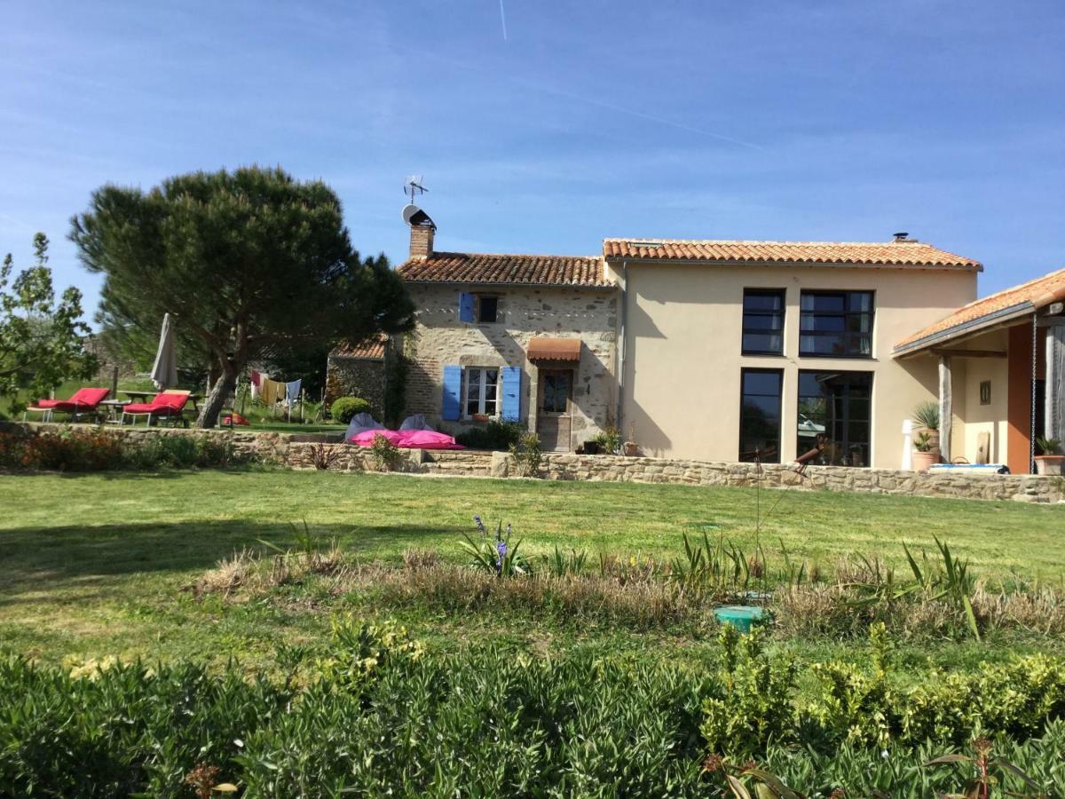 Bed and Breakfast Les Epis Du Vent Adilly Exterior foto